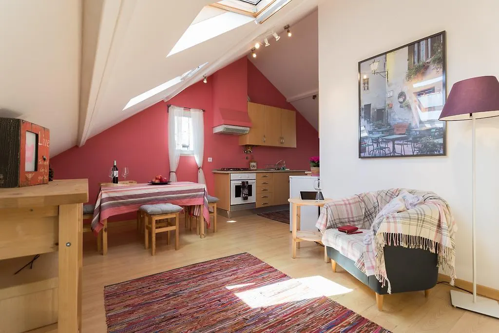 Trendy Apartment In Bairro Alto location